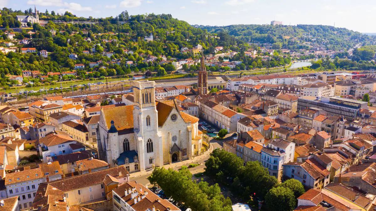 Agen vue du ciel : la cathédrale Saint-Caprais